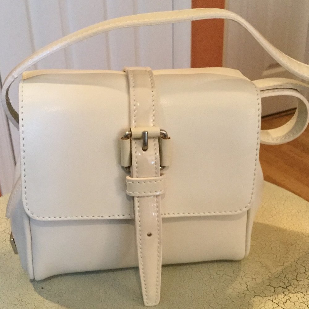 🔥Flash Sale🔥AUTHENTIC MINI FENDI- FENDISSME